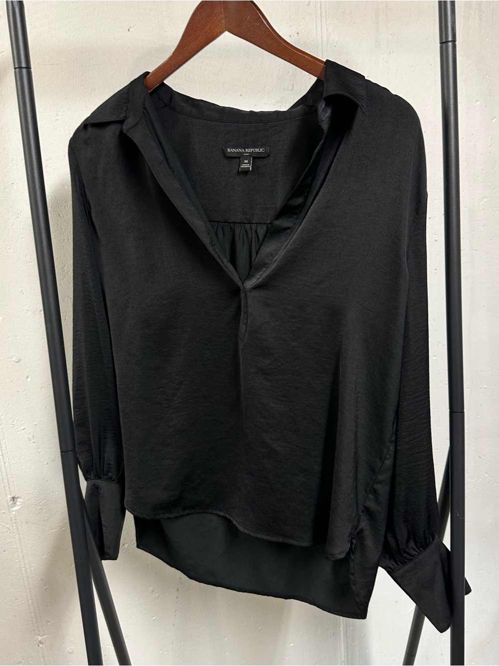 Banana Republic Black V-Neck Long Sleeve Blouse
